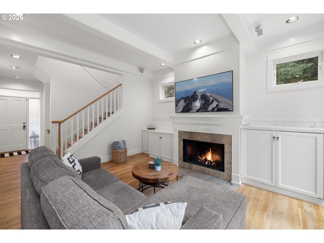 3426 Sw ARNOLD St, Portland, OR 97219