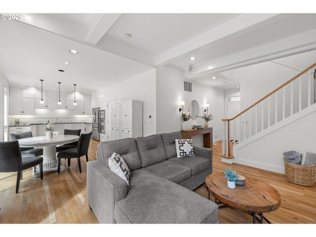 3426 Sw ARNOLD St, Portland, OR 97219