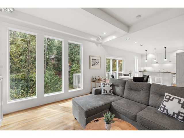 3426 Sw ARNOLD St, Portland, OR 97219