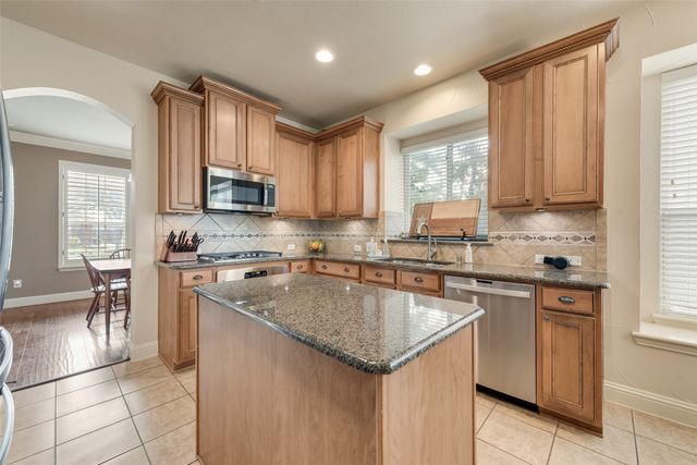 7071 Surfside Lane, Grand Prairie, TX 75054