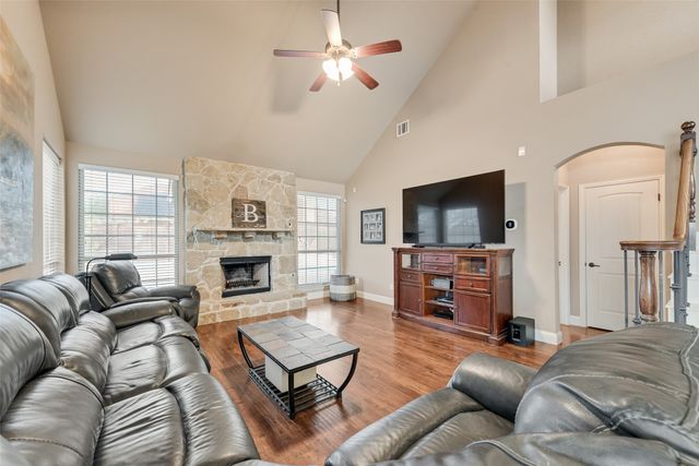 7071 Surfside Lane, Grand Prairie, TX 75054