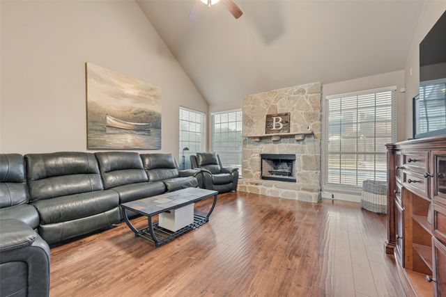 7071 Surfside Lane, Grand Prairie, TX 75054