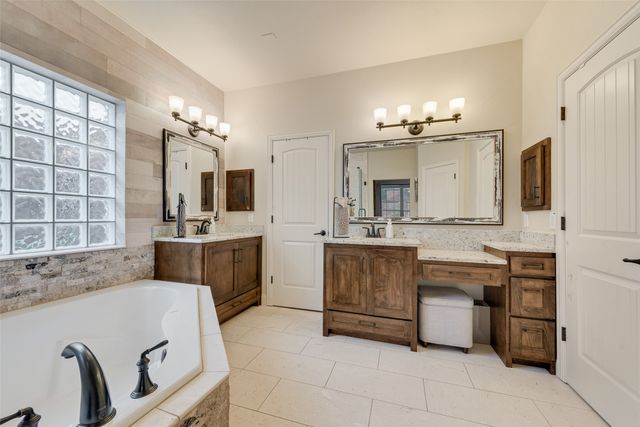 7071 Surfside Lane, Grand Prairie, TX 75054