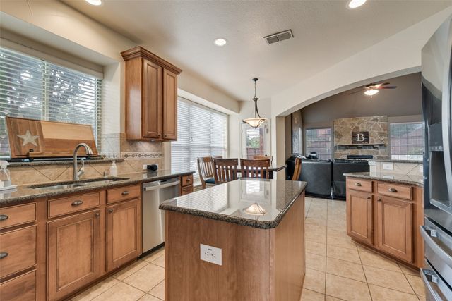 7071 Surfside Lane, Grand Prairie, TX 75054