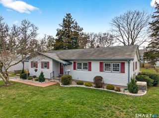 15 Buell Court, Clinton, CT 06413