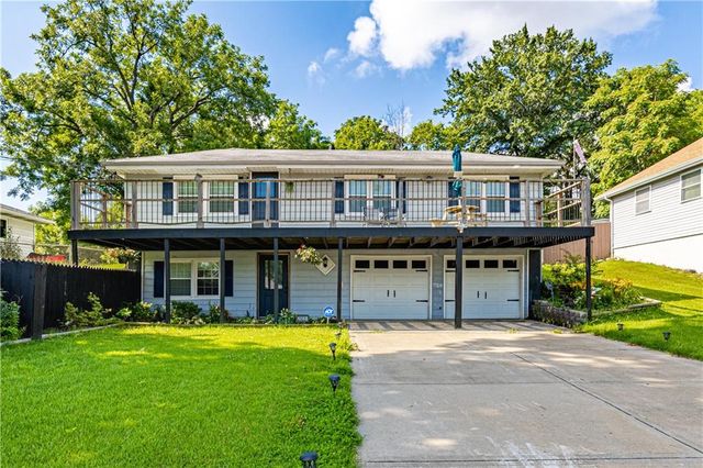 2505 NE 38th Street, Kansas City, MO 64116