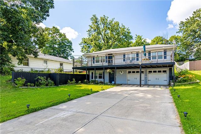 2505 NE 38th Street, Kansas City, MO 64116