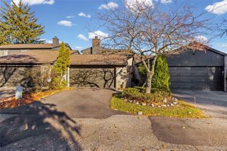 4261 Wabeek Lake Drive S, Bloomfield Hills, MI 48302