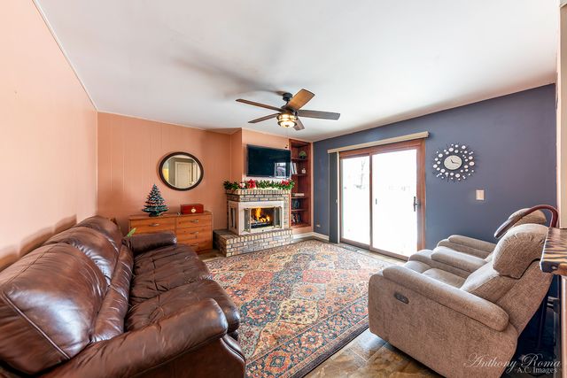 533 N Beck Road, Lindenhurst, IL 60046