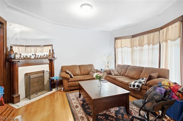 10322 Colonial Avenue, Cleveland, OH 44108