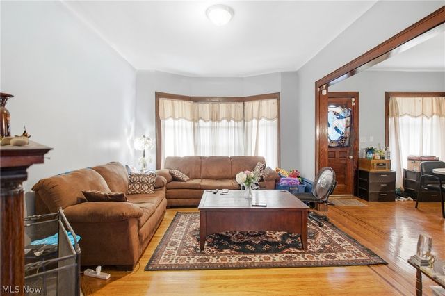 10322 Colonial Avenue, Cleveland, OH 44108