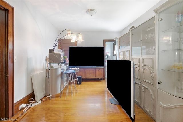 10322 Colonial Avenue, Cleveland, OH 44108