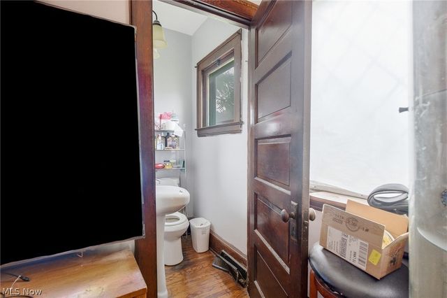 10322 Colonial Avenue, Cleveland, OH 44108