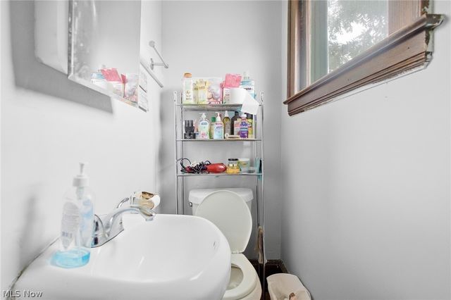 10322 Colonial Avenue, Cleveland, OH 44108