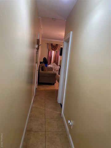 822 E 215th Street, Bronx, NY 10467