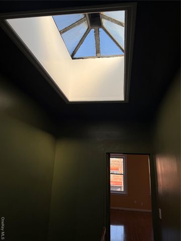 822 E 215th Street, Bronx, NY 10467