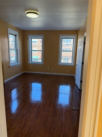 822 E 215th Street, Bronx, NY 10467