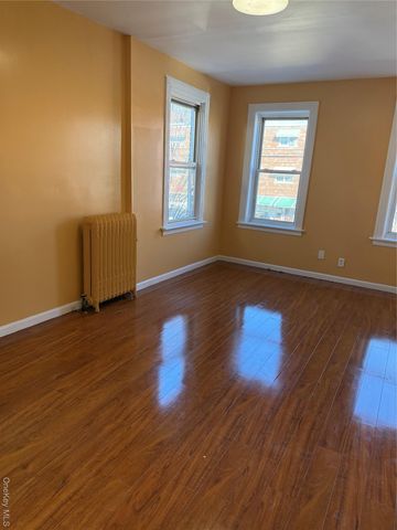 822 E 215th Street, Bronx, NY 10467