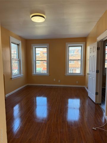 822 E 215th Street, Bronx, NY 10467