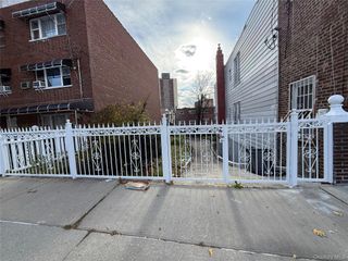 822 E 215th Street, Bronx, NY 10467