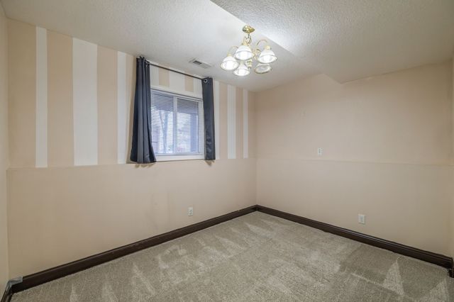 600 SE 28th Street, Des Moines, IA 50317