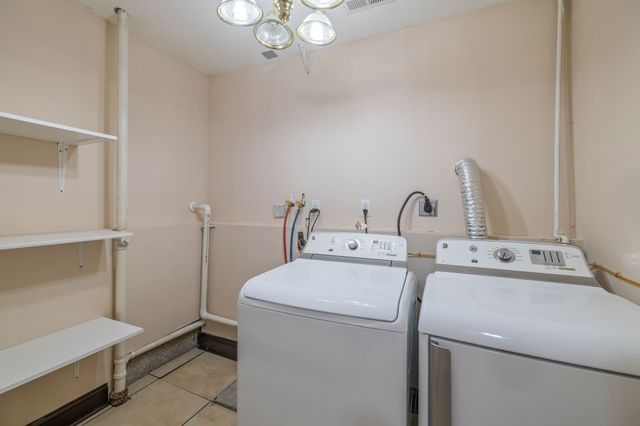 600 SE 28th Street, Des Moines, IA 50317