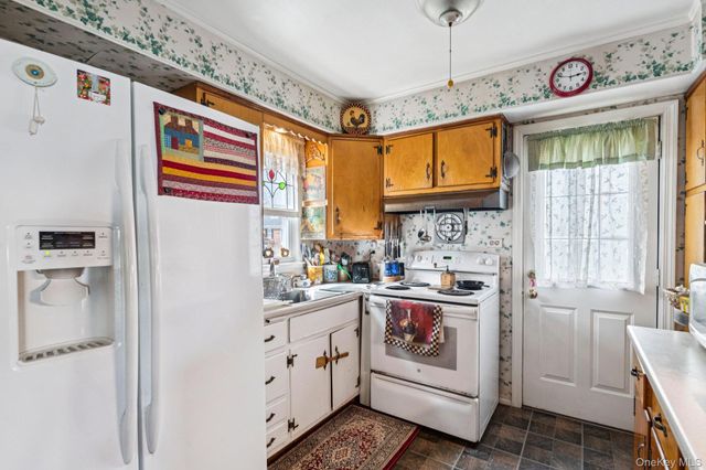 2002 Murray Place, Merrick, NY 11566