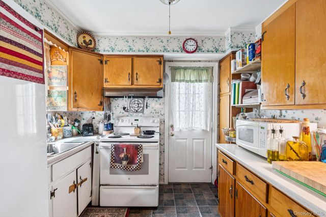 2002 Murray Place, Merrick, NY 11566