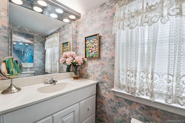 2002 Murray Place, Merrick, NY 11566