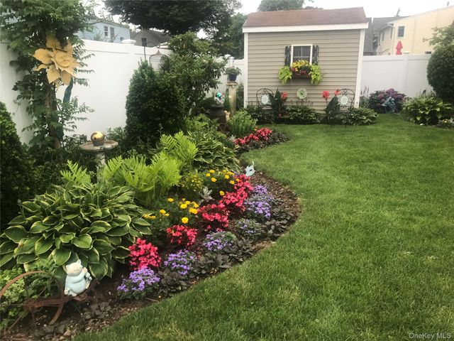 2002 Murray Place, Merrick, NY 11566