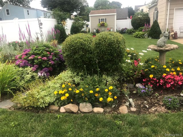 2002 Murray Place, Merrick, NY 11566