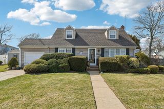 2002 Murray Place, Merrick, NY 11566