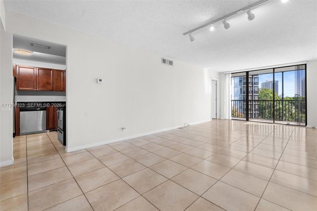 3401 N Country Club Drive 519, Aventura, FL 33180