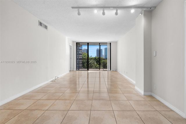 3401 N Country Club Drive 519, Aventura, FL 33180