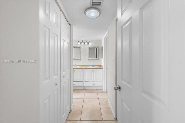 3401 N Country Club Drive 519, Aventura, FL 33180