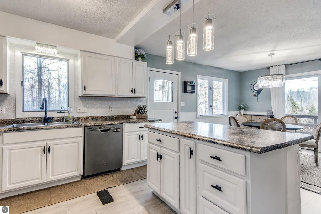 Image 10 of property listing at 4482 Schuss Mountain Road, Bellaire, MI 49615