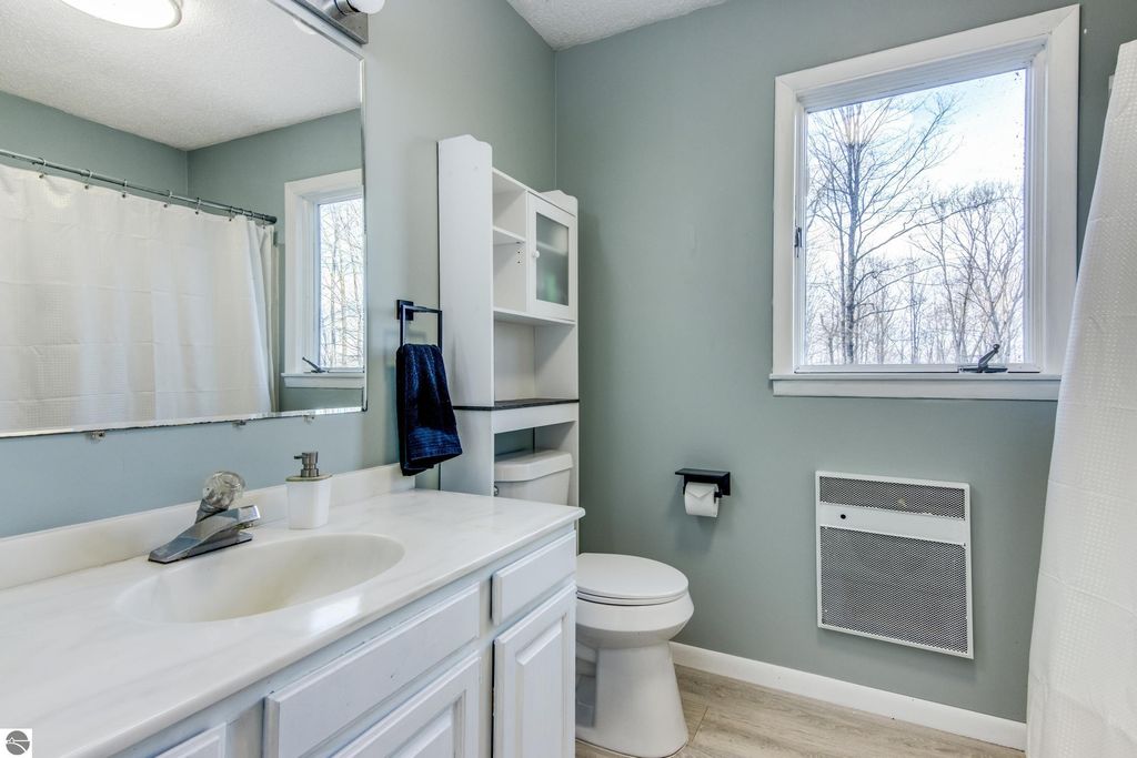 Image 15 of property listing at 4482 Schuss Mountain Road, Bellaire, MI 49615