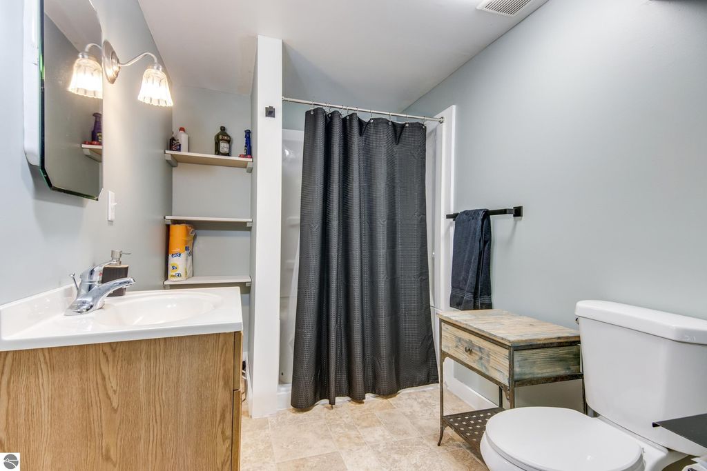 Image 25 of property listing at 4482 Schuss Mountain Road, Bellaire, MI 49615