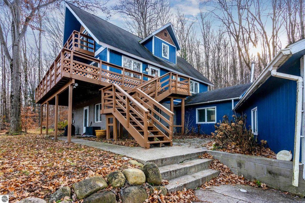 Image 3 of property listing at 4482 Schuss Mountain Road, Bellaire, MI 49615