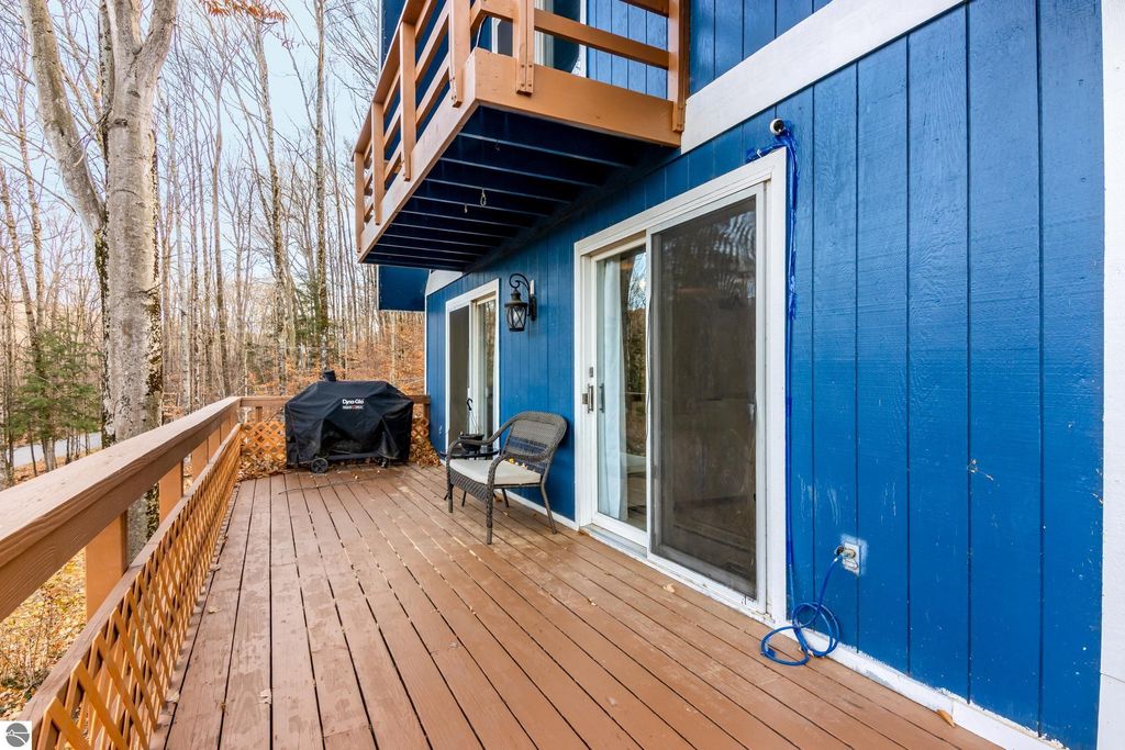 Image 4 of property listing at 4482 Schuss Mountain Road, Bellaire, MI 49615