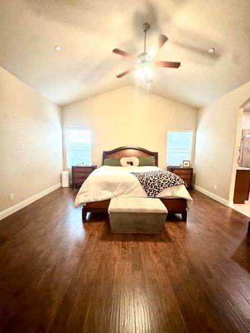 2012 W Crystal Avenue, Visalia, CA 93291