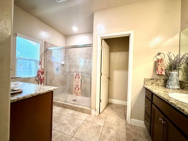 2012 W Crystal Avenue, Visalia, CA 93291