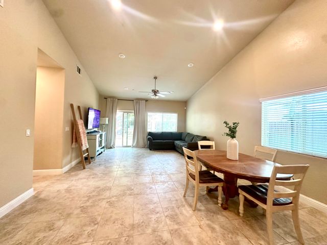 2012 W Crystal Avenue, Visalia, CA 93291