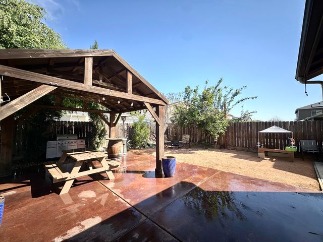 2012 W Crystal Avenue, Visalia, CA 93291