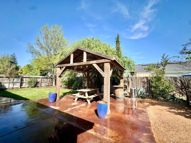 2012 W Crystal Avenue, Visalia, CA 93291