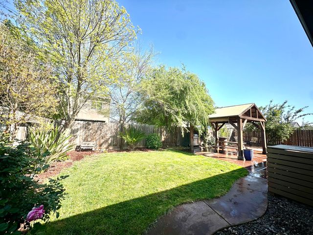 2012 W Crystal Avenue, Visalia, CA 93291