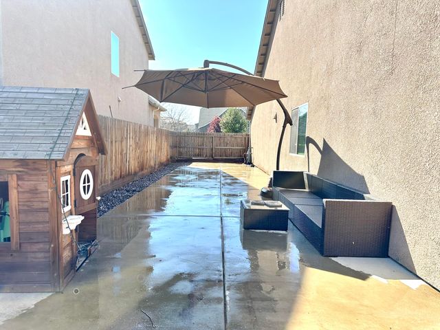 2012 W Crystal Avenue, Visalia, CA 93291