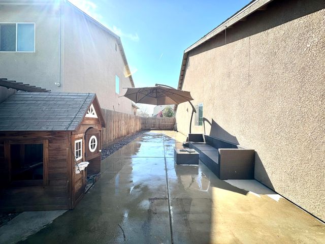 2012 W Crystal Avenue, Visalia, CA 93291