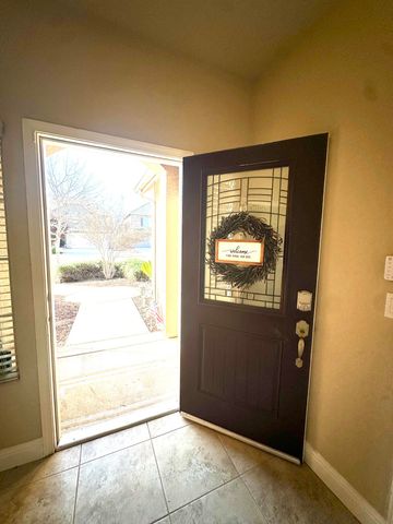 2012 W Crystal Avenue, Visalia, CA 93291