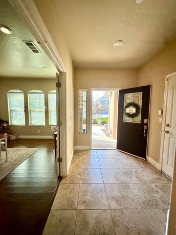 2012 W Crystal Avenue, Visalia, CA 93291